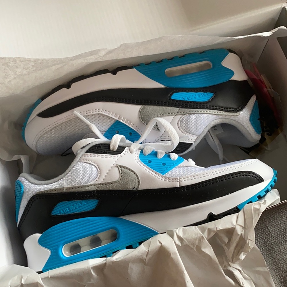 love these shoes but they are to small on me 😫😫